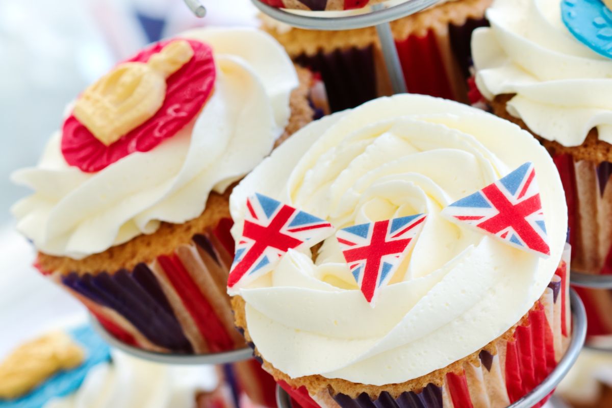 Cupcakes decorated in union jack bunting and crown fondant icing